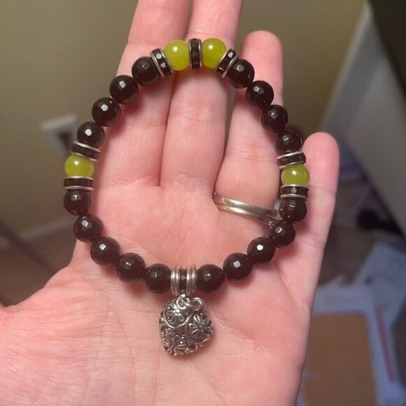 Black and Green Beaded Heart Charm Bracelet - Picture 3 of 6